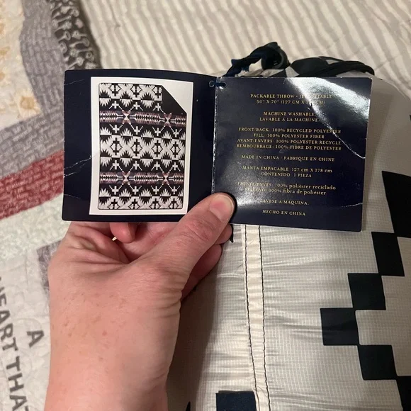 Pendleton packable blanket - Picture 4 of 5